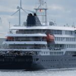 La nave da crociera Hondius arriva a Rotterdam dopo un focolaio di hantavirus con tre morti