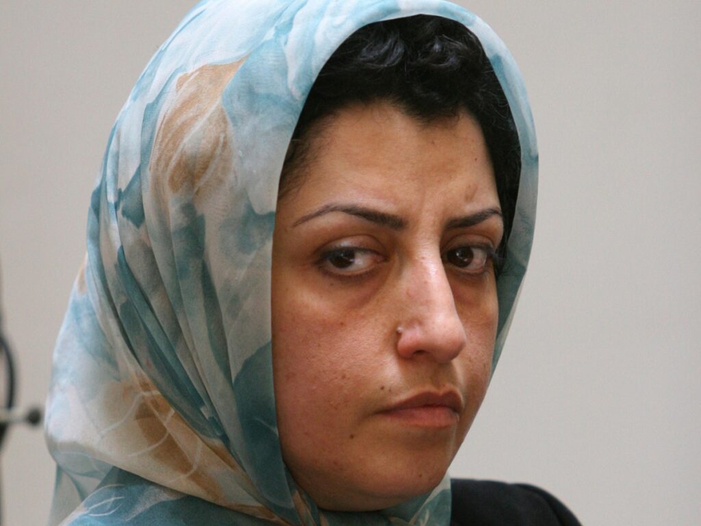 La Nobel iraniana Narges Mohammadi ricoverata in gravi condizioni: rischio per la vita e opposizione alle cure in Iran