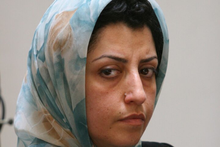 La Nobel iraniana Narges Mohammadi ricoverata in gravi condizioni: rischio per la vita e opposizione alle cure in Iran