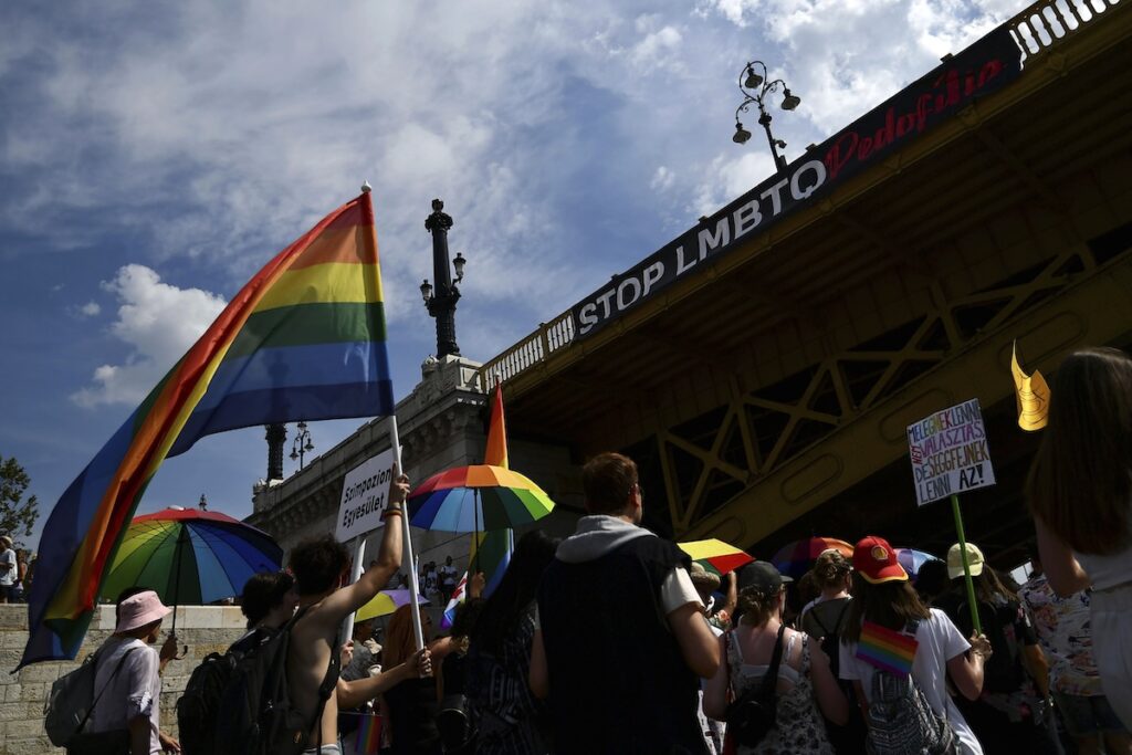 La polizia ungherese autorizza il Pride di Budapest il 27 giugno dopo il divieto dell'anno scorso