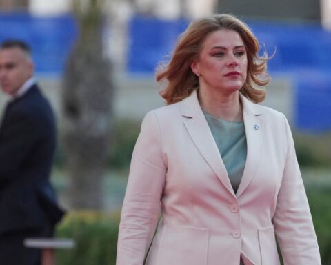 La prima ministra lettone Evika Silina si dimette dopo crisi di governo e sconfinamenti di droni ucraini