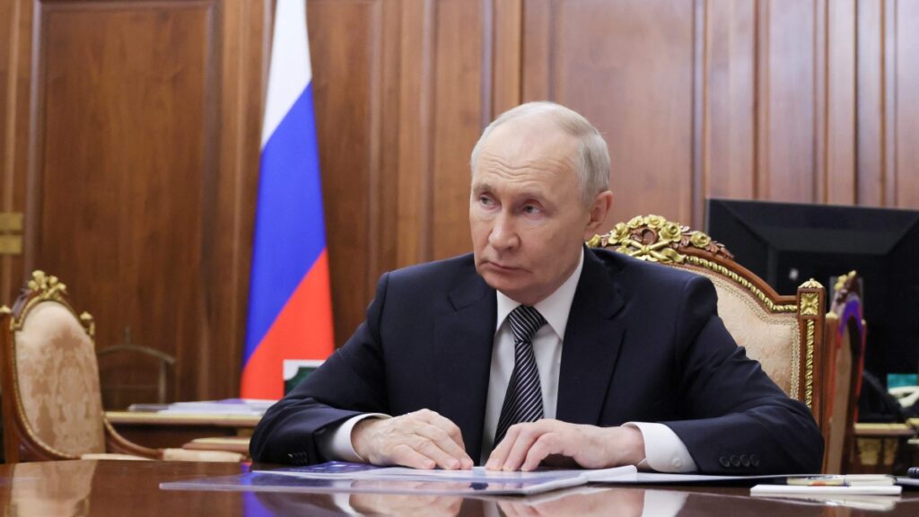 La Russia a rischio recessione: Pil stagnante e attacchi ucraini alle infrastrutture petrolifere