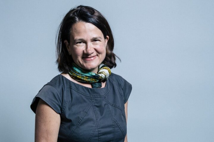 La sfida di Catherine West e le ripercussioni sulla leadership di Starmer dopo i recenti risultati elettorali
