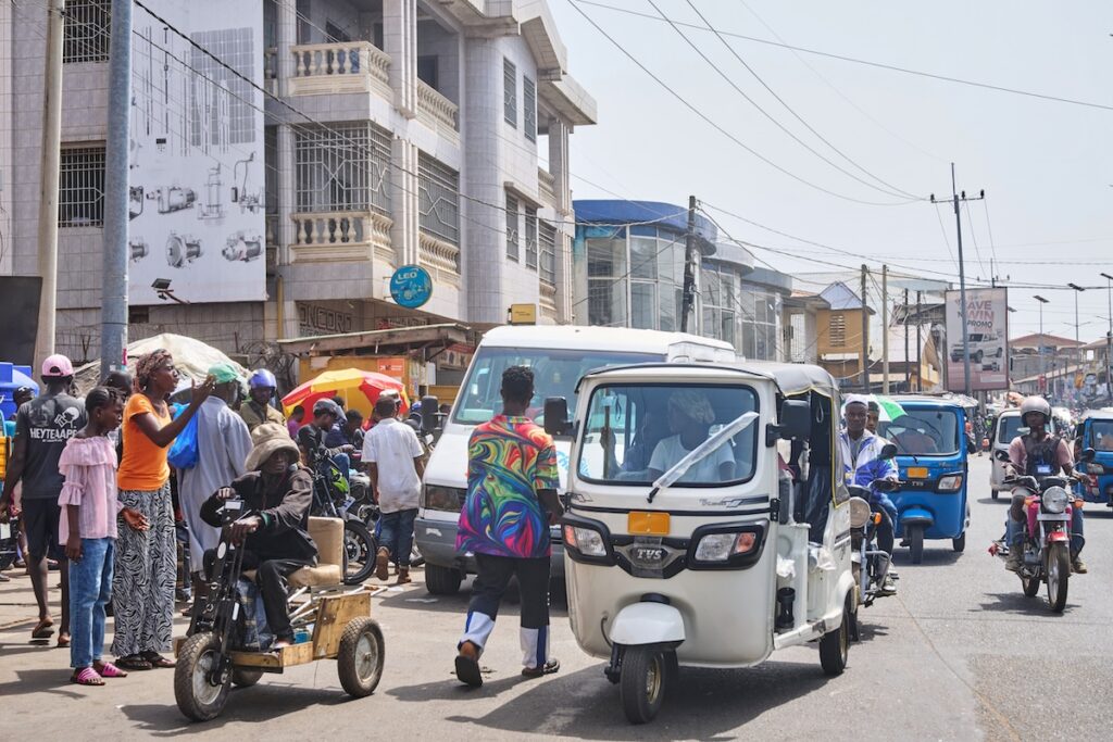 La Sierra Leone accoglie le prime nove persone migranti espulse dagli Stati Uniti
