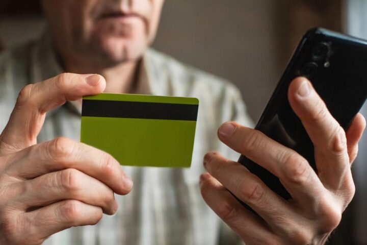 La truffa delle multe online e il raggiro della finta questura: come difendersi secondo un esperto di cyber sicurezza
