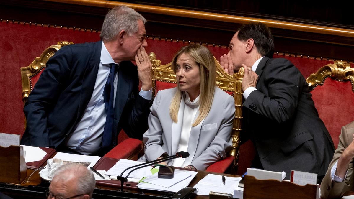 Legge elettorale in discussione: Meloni sfida l'opposizione e cerca sostegno dai centristi