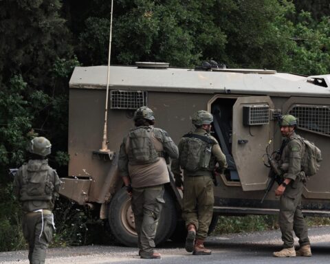 L'esercito israeliano avanza nel Libano meridionale oltre la zona cuscinetto