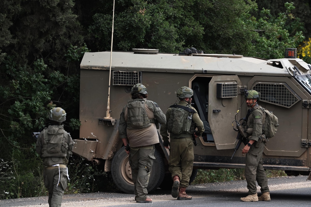 L'esercito israeliano avanza nel Libano meridionale oltre la zona cuscinetto
