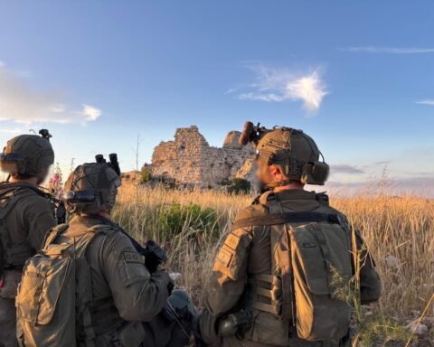 L'esercito israeliano occupa il forte di Beaufort in Libano durante operazioni militari avanzate