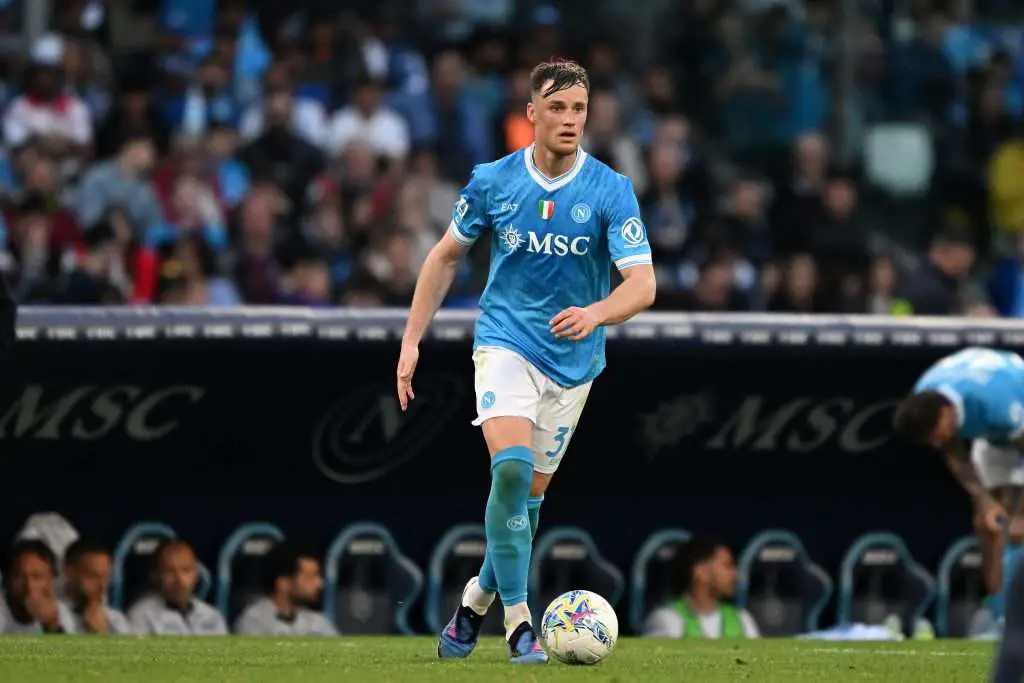 Liverpool interessato a Sam Beukema del Napoli, ma operazione rischiosa