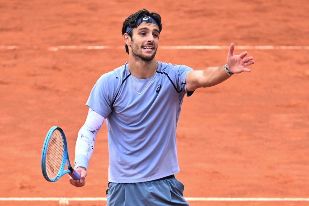 Lorenzo Musetti eliminato agli ottavi di finale degli Internazionali d’Italia da Casper Ruud