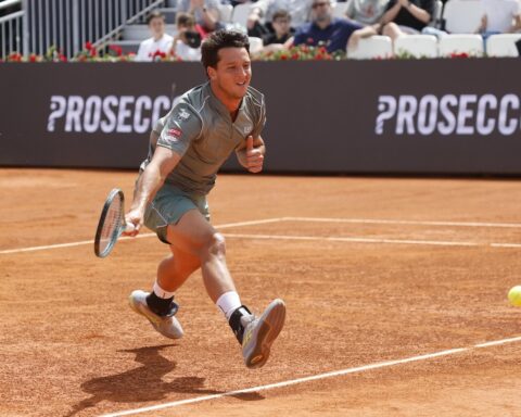 Luciano Darderi sorprende Alexander Zverev e avanza ai quarti di finale agli Internazionali di Roma