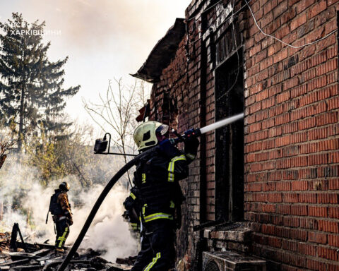 L'Ucraina accusa la Russia di violare il cessate il fuoco di tre giorni iniziato il 9 maggio