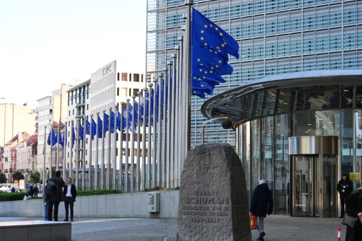L'Unione Europea formalizza il testo dell'accordo commerciale con gli Stati Uniti