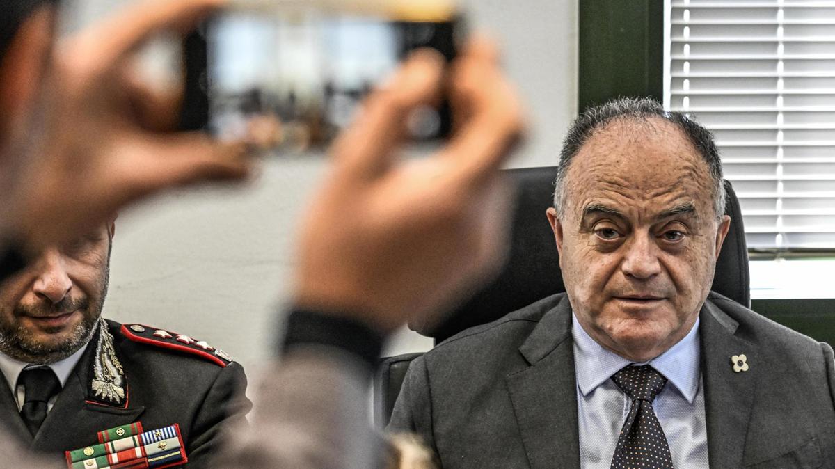 Maxi inchiesta su poliziotti infedeli: dati riservati venduti per profitto a Napoli