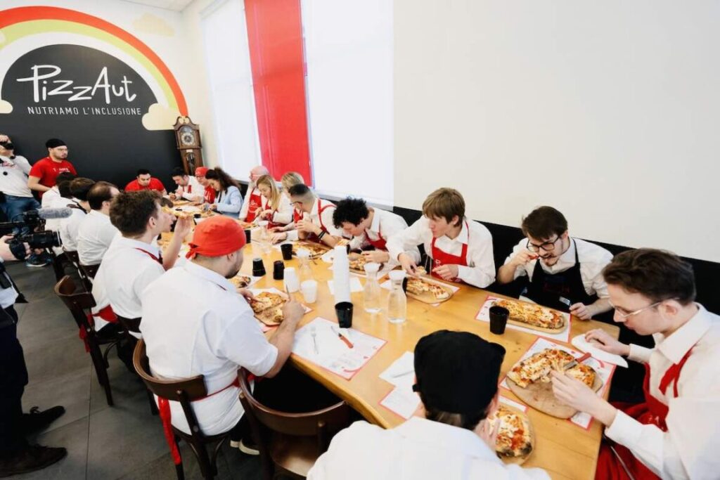 Meloni incontra i giovani di PizzAut a Monza per il Primo Maggio e firma le promozioni