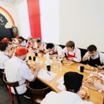 Meloni incontra i giovani di PizzAut a Monza per il Primo Maggio e firma le promozioni