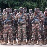 Militare del Mali arresta tre soldati sospettati di coinvolgimento nell’attacco del 25 aprile