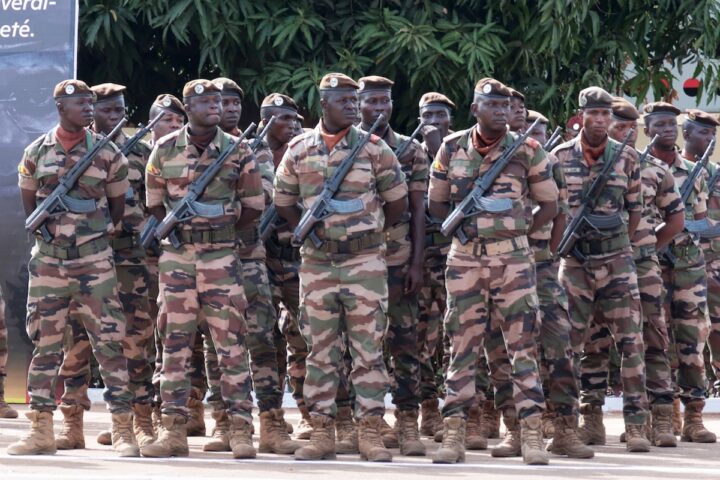 Militare del Mali arresta tre soldati sospettati di coinvolgimento nell’attacco del 25 aprile