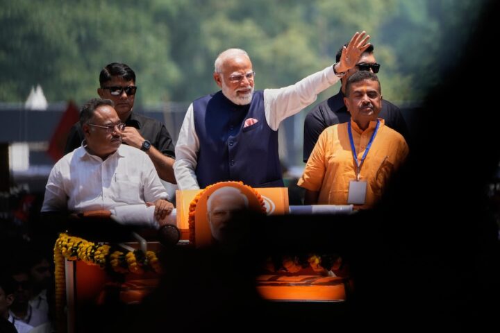 Modi invita gli indiani a sacrifici patriottici per affrontare la crisi economica
