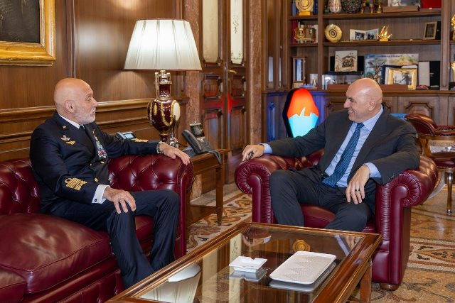 Nato: guidato Crosetto incontra Cavo Dragone per discutere sicurezza e supporto all'Ucraina