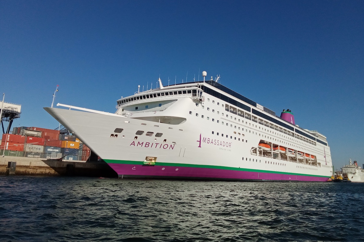 Oltre 1.700 persone in quarantena su una nave da crociera in Francia dopo la morte di un passeggero