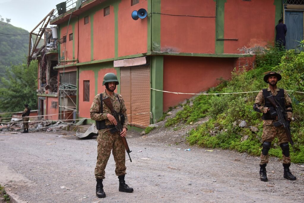 Otto soldati pakistani uccisi in attacco del TTP a avamposto miliare al confine con l’Afghanistan