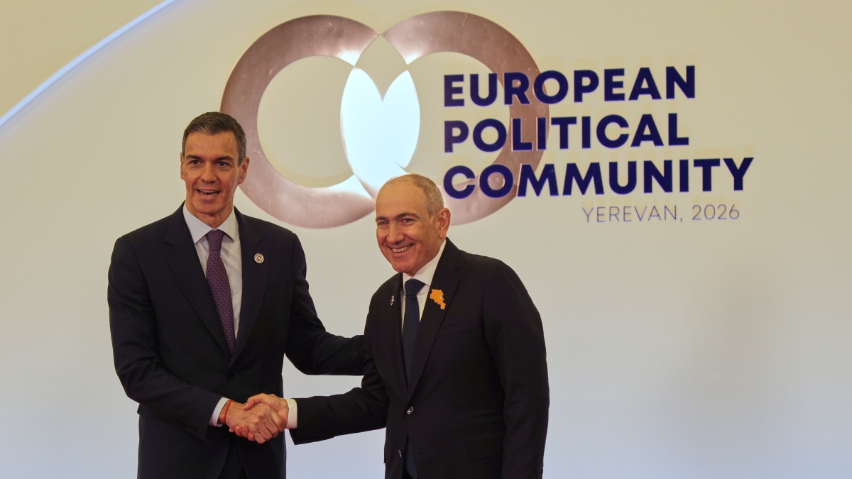 Pedro Sanchez costretto a una sosta notturna ad Ankara prima del vertice in Armenia