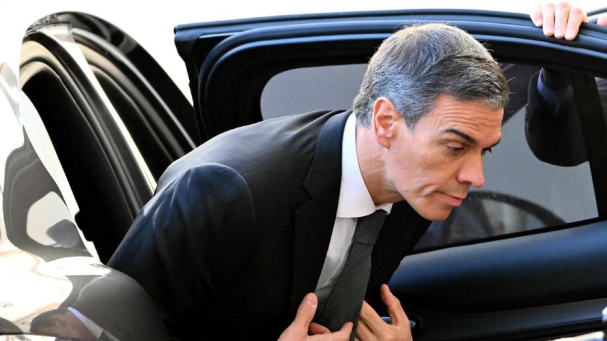 Perquisizione della Guardia Civil nella sede del Partito socialista spagnolo mentre Sánchez è a Roma