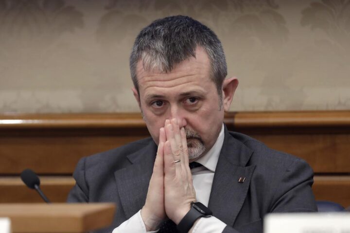 Procura di Roma richiede autorizzazione alla Camera per acquisire chat tra Delmastro e Caroccia