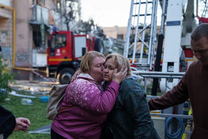 Putin conduce un attacco di 30 ore con droni e missili contro obiettivi civili ucraini, Kiev annuncia risposta