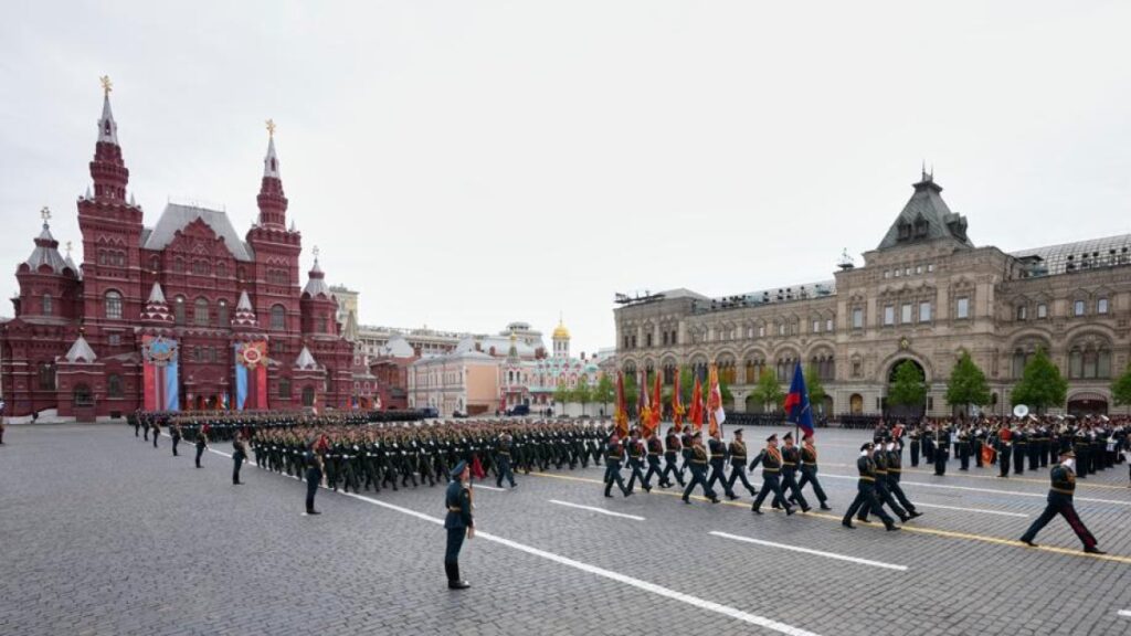Putin proclama la vittoria e invita all'Ue: il 9 maggio segna un cambiamento strategico