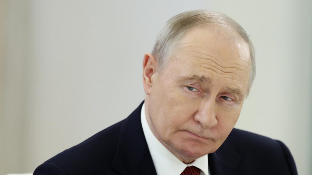 Putin teme l’instabilità ai confini e critica il vertice di Erevan con Zelensky