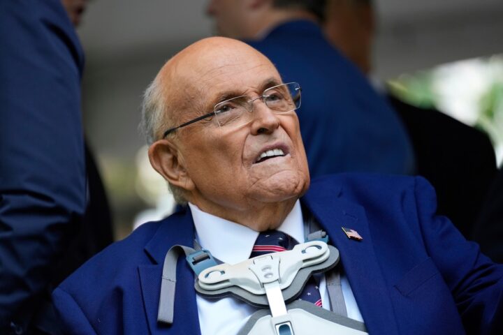 Ricoverato in condizioni critiche Rudy Giuliani, ex avvocato di Trump e sindaco di New York