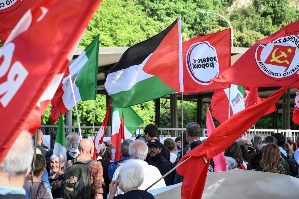 Ridimensionate le accuse contro Eitan Bondì per i fatti del 25 aprile a Roma