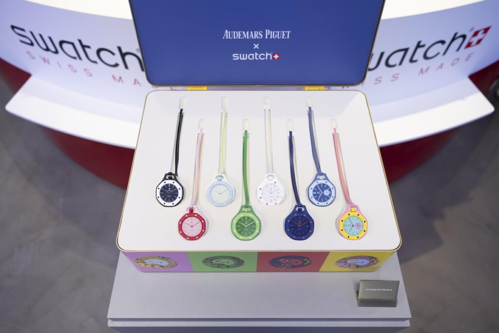 Risse e code davanti ai negozi Swatch in Italia per orologi in edizione limitata
