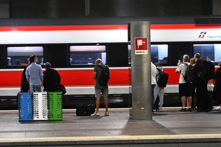 Ritardi fino a due ore sull'Alta Velocità Milano-Bologna per uomo sui binari a Reggio Emilia