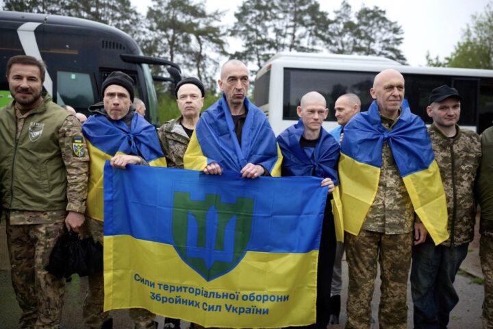 Russia e Ucraina si scambiano 205 prigionieri di guerra nell'ambito di un piano di liberazione più ampio