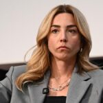 Salis: risarcimenti per insulti sui social e lotta contro la violenza verbale sulle donne