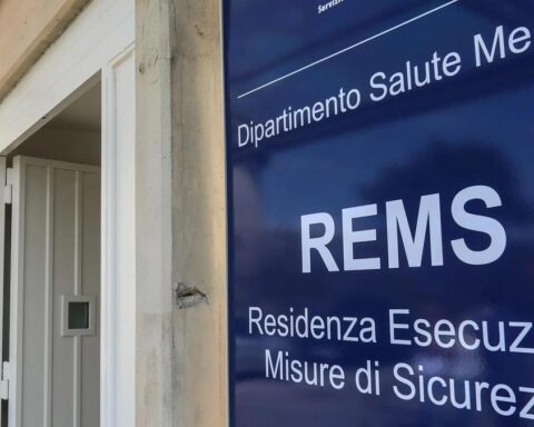 Salute mentale in Italia: l'82,2% dei pazienti abbandona i trattamenti senza accordo medico