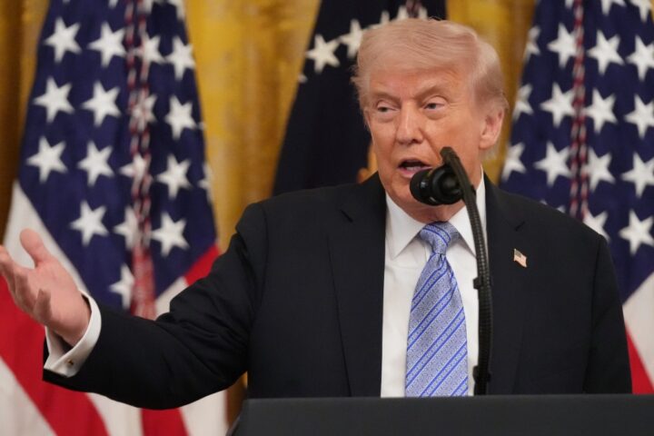 Scambio di colpi nello stretto di Hormuz, Trump: «Pronti a reagire contro l'Iran»