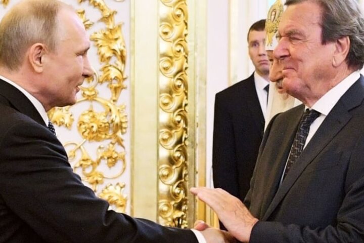 Schröder, l'ex cancelliere in servizio di Putin: «Solo lui può fermare la guerra»