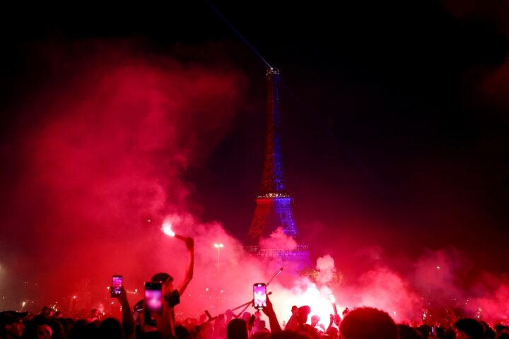 Scontri e arresti a Parigi dopo la vittoria del Paris Saint-Germain in Champions League