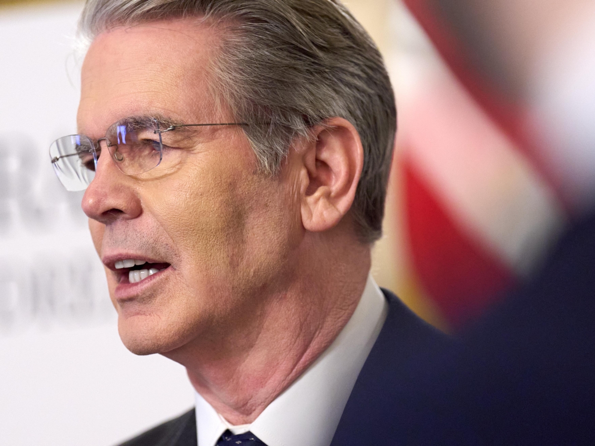 Scott Bessent chiede alla Cina di facilitare la riapertura dello Stretto di Hormuz