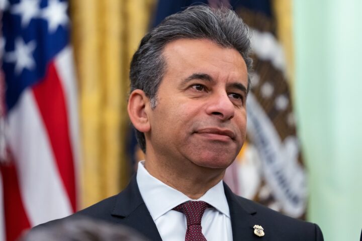 Si dimette il capo della FDA, Marty Makary, dopo pressioni da Trump
