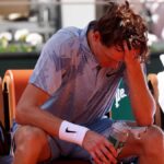 Sinner in difficoltà al Roland Garros: abbandona per malessere fisico durante il match contro Cerundolo