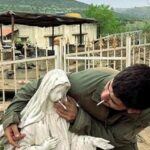 Soldato israeliano fuma vicino alla statua della Madonna in Libano: indagini avviate