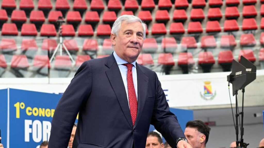 Tajani annuncia apertura al congresso di Forza Italia: "Chi vuole può candidarsi"
