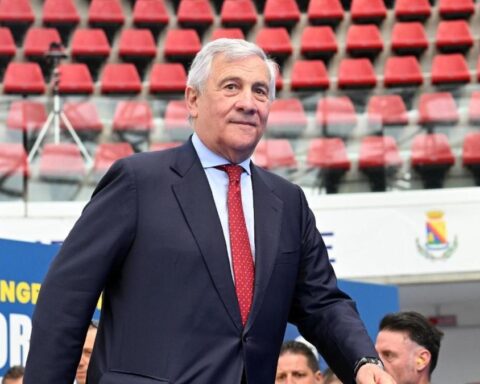 Tajani annuncia apertura al congresso di Forza Italia: "Chi vuole può candidarsi"