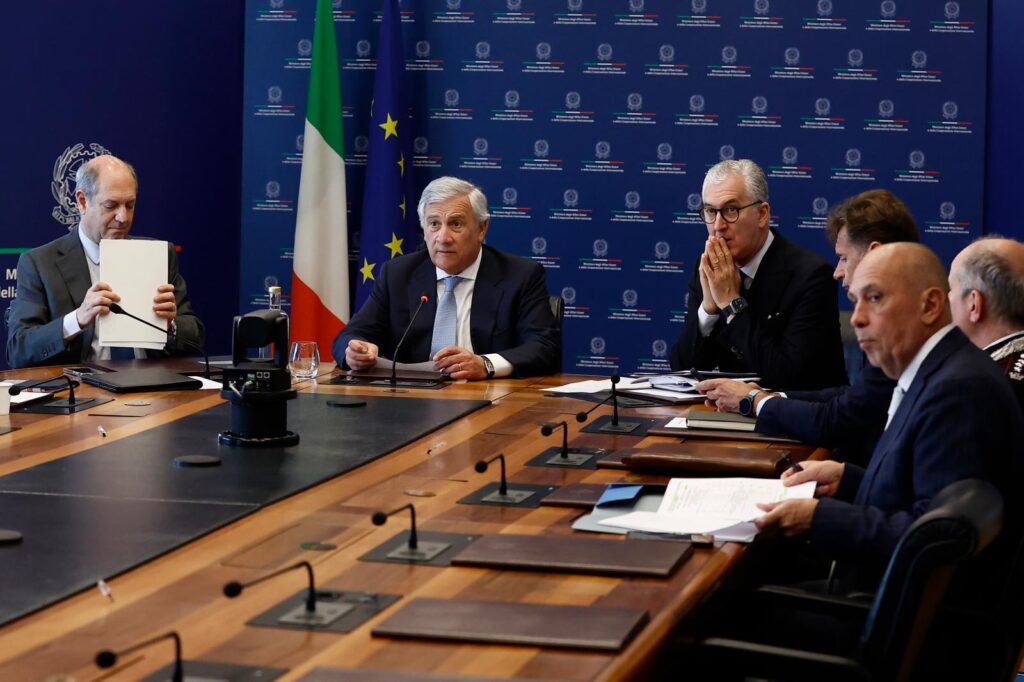 Tajani convoca riunioni sulla situazione in Libano e il blocco di Hormuz